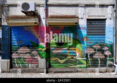 Plovdiv, Bulgarien - 08. Juni 2018: Wandbemalung mit großem Grafitti im Zentrum von Kapana Stockfoto