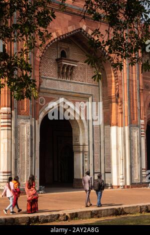 Indien, Uttar Pradesh, Neu-Delhi, Purana Qila, Old Mughal-era Fort, Qila-e-Kuhna Masjid, Moschee von Sher Shah Sur im Jahre 1541 aus rotem Sandstein, newl Stockfoto