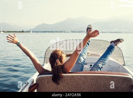 Kunstvolles Porträt einer jungen Frau, junge Fotografie Stockfoto