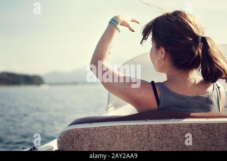 Kunstvolles Porträt einer jungen Frau, junge Fotografie Stockfoto