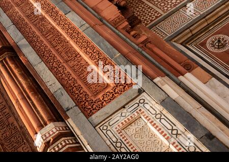 Indien, Uttar Pradesh, Neu-Delhi, Purana Qila, Old Mughal-era Fort, Qila-e-Kuhna Masjid, Moschee, die von Sher Shah Sur 1541 aus rotem Sandstein, faca erbaut wurde Stockfoto