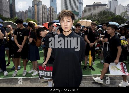 16. Juni 2019 in Hongkong, Hongkong SAR, CHINA: Sängerin Denise Ho schließt sich dem Protest an. Denise Ho, Kantopop-Sängerin und Pro-Demokratie-Sozialaktivistin, wird von der Kommunistischen Partei Chinas (KPCh) Auf die schwarze Liste Gesetzt, Die Sie mit tausend Demonstranten zusammenschließt, um in Hongkong gegen den Auslieferungsentwurf von Hauptgeschäftsführer Carrie Lam zu marschieren. Die Aufhebung der Rechnung unterbricht den marsch. (Bild: © Jayne Russell/ZUMA Wire) Stockfoto