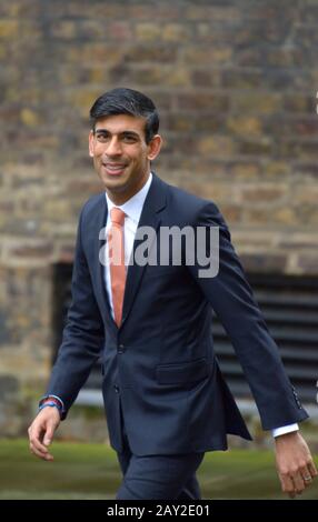 Rishi Sunak, Abgeordneter, der am Tag seiner Ernennung zum Schatzkanzler in der Downing Street nach dem überraschenden Rücktritt von Sajid Javid Durin ankam Stockfoto