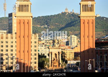 Blick auf die Plaza Espanya von Montjuic in Barcelona, Spanien Stockfoto