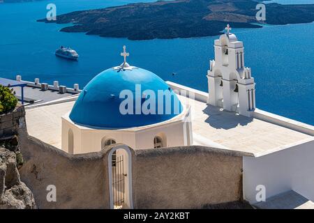 Kirche der drei Glocken, Thera, Santorini Griechenland Stockfoto