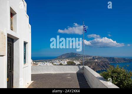 Der Blick von der Agios Georgios Kapelle, Imerovigli, Santorini, Griechenland. Stockfoto