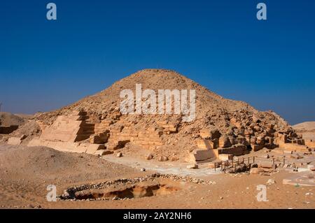 Ägypten. Pyramide von Unas. Glatte Pyramide, die im 24. Jahrhundert v. Chr. für die Pharaonen Unas erbaut wurde. Fünfte Dynastie. Altes Königreich. Sakkara-Nekropole. Grabenkomplex von Sakkara. Stockfoto