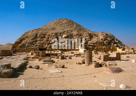 Ägypten. Pyramide von Unas. Glatte Pyramide, die im 24. Jahrhundert v. Chr. für die Pharaonen Unas erbaut wurde. Fünfte Dynastie. Altes Königreich. Sakkara-Nekropole. Grabenkomplex von Sakkara. Stockfoto