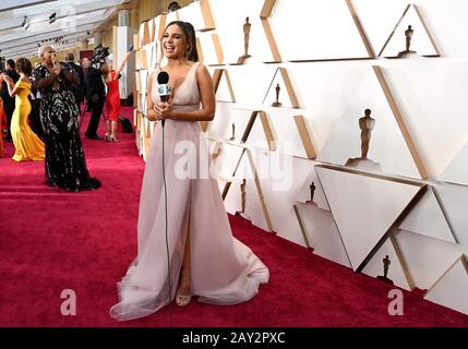 Stephanie Bradford präsentiert für Univision34 auf dem roten Teppich bei der 92. Oscarverleihung im Dolby Theatre in Hollywood, Los Angeles, USA. PA Foto. Bilddatum: Sonntag, 9. Februar 2020. Siehe PA Story SHOWBIZ Oscars. Der Fotowand sollte folgendermaßen lauten: Jennifer Greylock/PA Wire Stockfoto