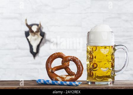 Bayerische Messe und ein Pretzel Stockfoto