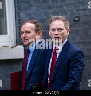 London, Großbritannien. Februar 2020. George Eustice MP Environment Secretary (links) und Grant Shapps MP PC Transport Secretary kommen zu einem Kabinettstreffen in der 10 Downing Street, London Credit: Ian Davidson/Alamy Live News Stockfoto