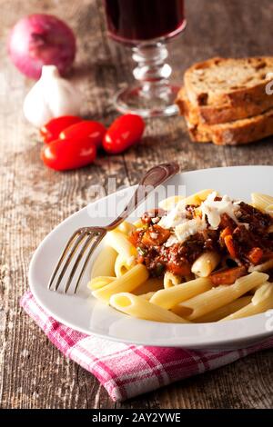 Bolognese und Parmesan Stockfoto