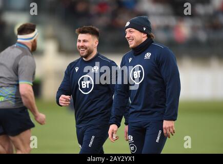 Riccarton, Edinburgh, Schottland, Großbritannien. Feb., 20. Guinness Six Nations Matches vs Italy L/r Scotland Ali Price (Glasgow Warriors) & Hamish Watson (Edinburgh) Credit: Eric mccowat/Alamy Live News Stockfoto