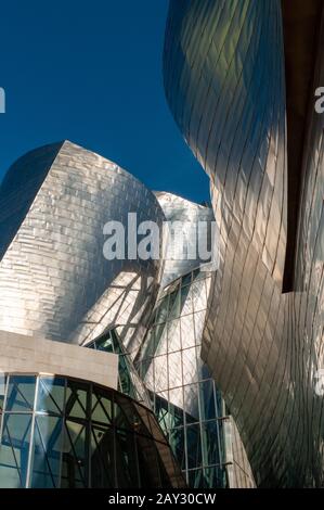 Die Außenarchitektur des Guggenheim Museums in Bilbao Stockfoto