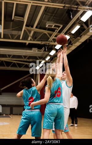 Basketball spielen Stockfoto