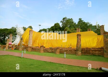 Atemberaubendes Bild des Zurückliegenden Buddha, 50 Meter Lang im Tempel Wat Khun Inthapramun, Provinz Ang Thong in Thailand Stockfoto