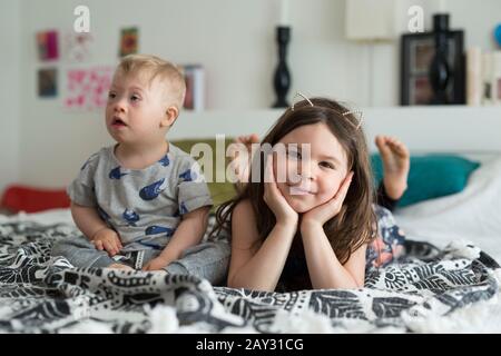 Bruder und Schwester zusammen Stockfoto