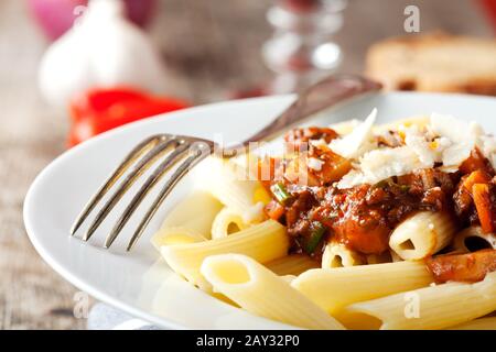 Bolognese und Parmesan Stockfoto