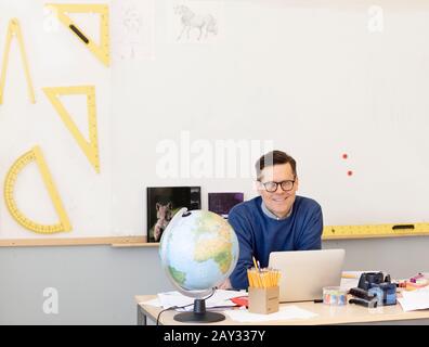 Lehrer im Klassenzimmer Stockfoto