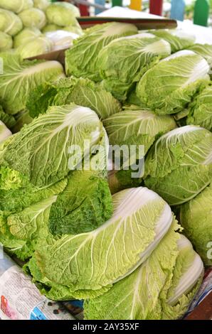 Chinesischer Salat wird auf dem Markt verkauft Stockfoto