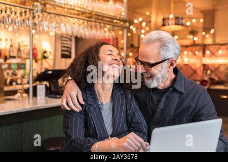 Älteres Paar im café Stockfoto