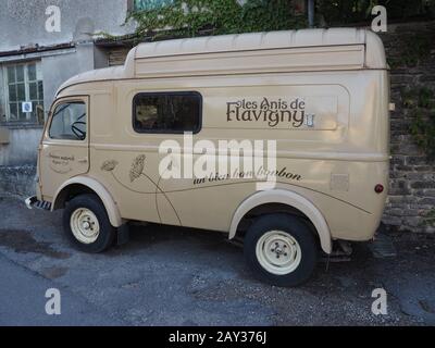 Flavigny-sur-Ozerain berühmt für Anis de 'Abbaye de Flavigny - eine Aniseed-Fabrik und der Filmstandort des Films Chocolat mit Johnny Depp in der Hauptrolle Stockfoto