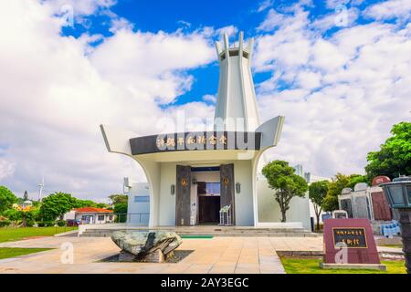 Okinawa, JAPAN - 24. MÄRZ 2017: Die Friedenshalle Okinawa. Die Halle ist Teil des Peace Memorial Park, der der Schlacht von Okinawa gewidmet ist Stockfoto