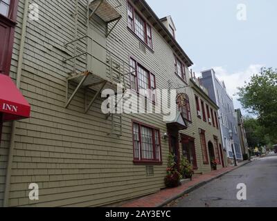 Newport, Rhode Island-September 2017: Seitenansicht des America's Cup Inn. Stockfoto