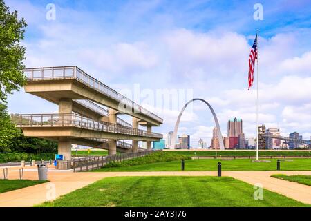 St. Louis, Missouri, USA Park und Skyline. Stockfoto