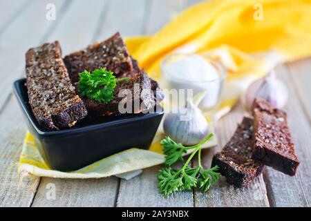 mit Salz und Knoblauch Croutons Stockfoto