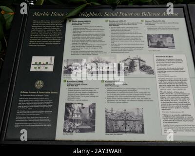 Newport, Rhode Island-September 2017: Schild außerhalb des Marble House, einem vergoldeten Alterswohnhaus, das im Jahr 1892 fertiggestellt wurde. Stockfoto