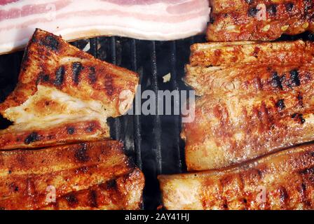 Schweinekoteletts auf grill Stockfoto