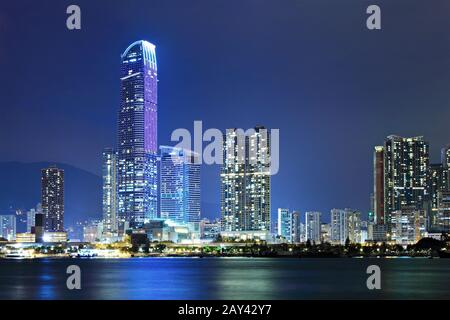 Tsuen Wan, Hong Kong bei Nacht Stockfoto