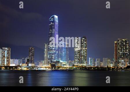 Tsuen Wan, Hong Kong bei Nacht Stockfoto