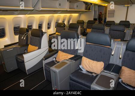 Air Travel, Turkish Airlines, in Boeing 777-300, Business Class Kabine, Sitze Stockfoto