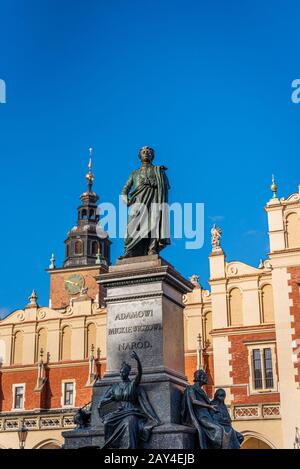 Großes Denkmal zum Gedenken an den nationalistischen Schriftsteller und Dichter Adam Mickiewicz, Hauptplatz in Krakow, Polen Stockfoto