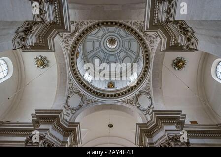 Blick nach oben in die Kirche der Heiligen Peter und Paul, Krakow, Polen Stockfoto