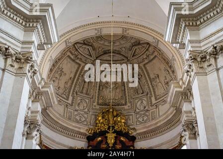 Blick nach oben in die Kirche der Heiligen Peter und Paul, Krakow, Polen Stockfoto