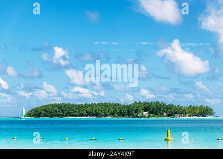Ilde de deux cocos in FORNT von Blue Bay Beach, Mauritius Stockfoto