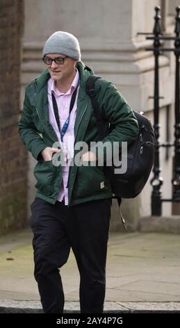 Downing Street, London, Großbritannien. Februar 2020. Dominic Cummings, Chief Special Adviser to Premierminister Boris Johnson, kommt einen Tag nach der Umbildung am 13. Februar in der Downing Street an. Kredit: Malcolm Park/Alamy. Stockfoto