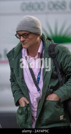 Downing Street, London, Großbritannien. Februar 2020. Dominic Cummings, Chief Special Adviser to Premierminister Boris Johnson, kommt einen Tag nach der Umbildung am 13. Februar in der Downing Street an. Kredit: Malcolm Park/Alamy. Stockfoto