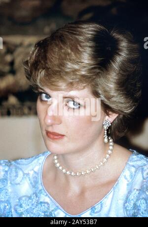 HRH Prinzessin Diana besucht das Abendessen in Lissabon während ihrer Königlichen Tour durch Portugal im Februar 1987 Stockfoto