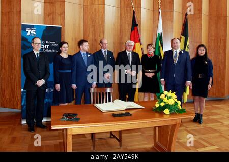 Dresden, Deutschland. Februar 2020. Sebastian Wood, Annett Hofmann, Michael Kretschmer, Prinz Edward, 2. Herzog von Kent, Frank-Walter Steinmeier, Elke Budenbender, Dirk Hilbert und Su Yeon Hilbert bei einem Empfang am 75. Jahrestag der Zerstörung von Dresden im neuen Rathaus. Dresden, 13. Februar 2020 - weltweite Nutzung Credit: Dpa / Alamy Live News Stockfoto