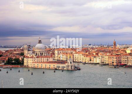 Santa Maria della Salute und der Canal Grande von San Giorgio Maggiore aus gesehen. Venedig. Italien Stockfoto