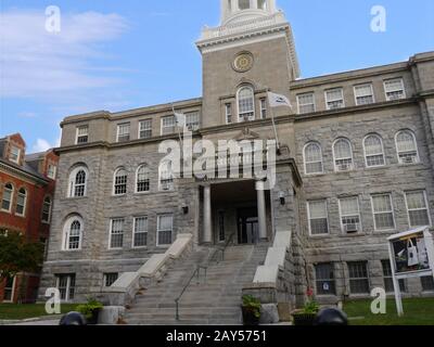 Newport, Rhode Island-September 2017: Fassade des Gebäudes der Newport City Hall. Stockfoto