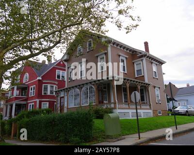 Newport, Rhode Island-September 2017: Alte Gebäude mit bunten Farben in Newport. Stockfoto