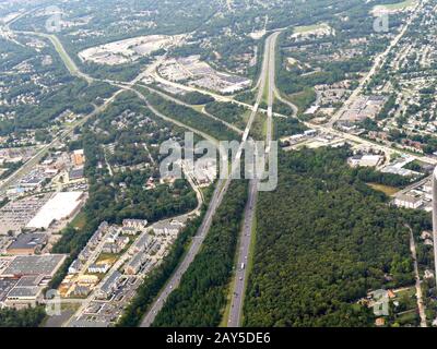 Baltimore, Maryland - September 2017: Luftbild von Baltimore mit wichtigen Straßen und Autobahnen. Stockfoto