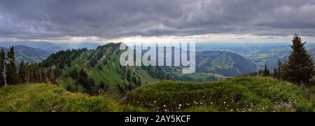 Panoramablick vom Seelekopf auf das Alpenvorland Stockfoto