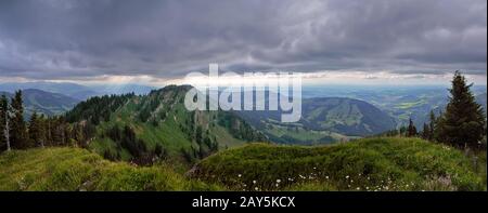 Panoramablick vom Seelekopf auf das Alpenvorland Stockfoto