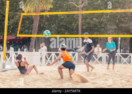 26. Juli 2019, Paris, Frankreich: Open-Beach-Volleyballfestival im Freien auf dem Platz in der Nähe des Rathauses in Paris Stockfoto